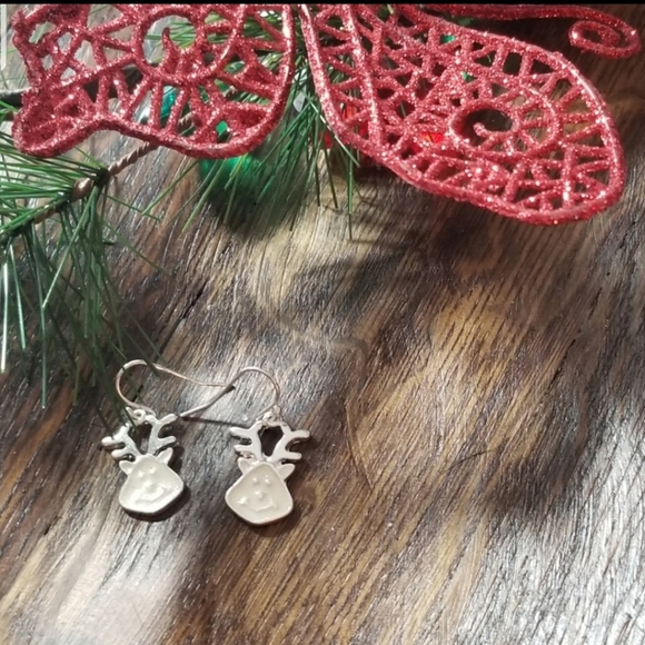 3/$18 SPARKLY Reindeer Christmas Dangle Earrings - Picture 7 of 8